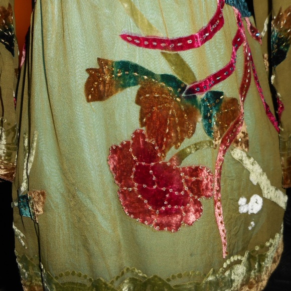 SOLD!! Hale Bob Green embroidered top, Small - Picture 3 of 8